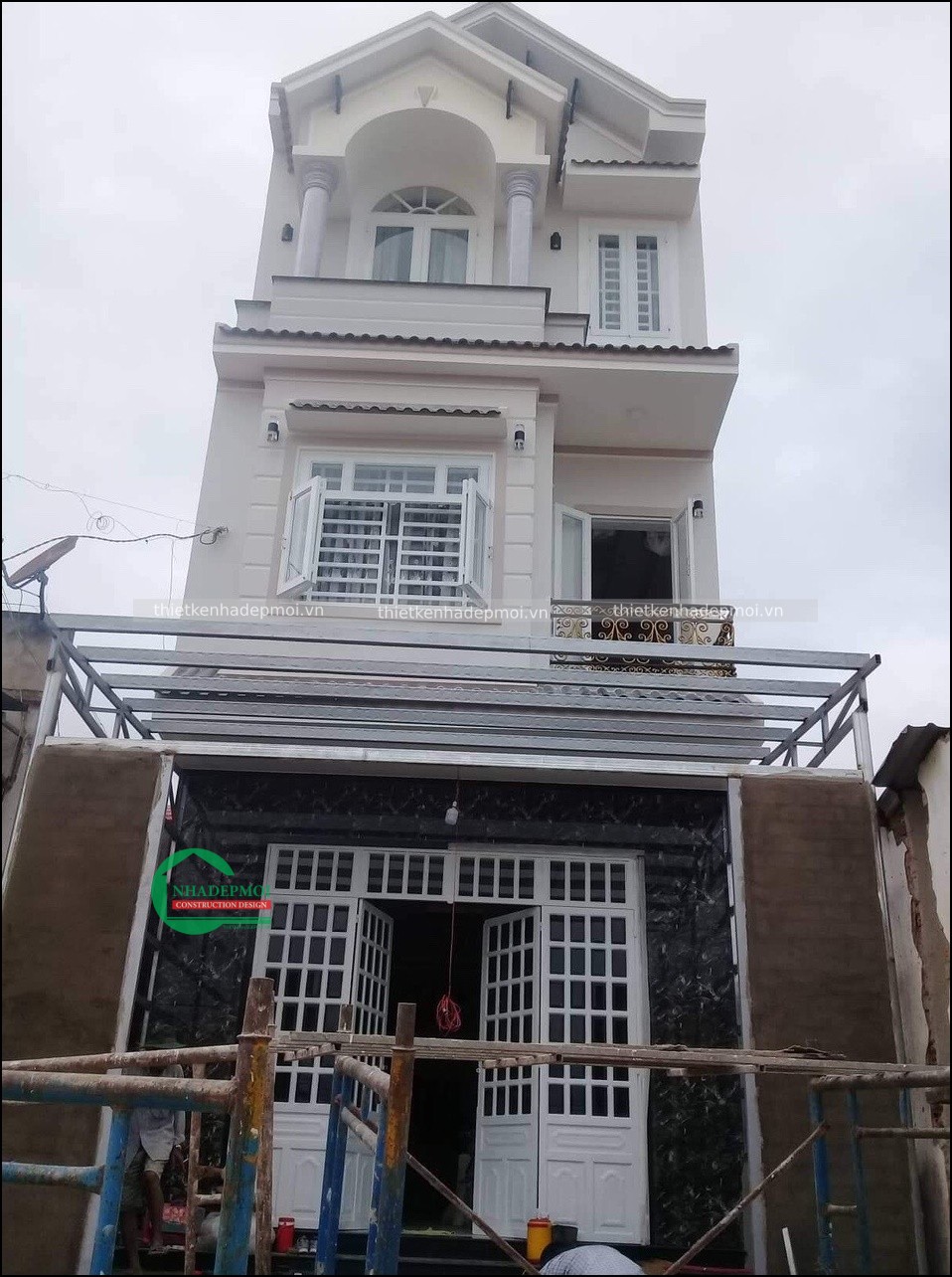 Hình ảnh thi công nhà phố mái thái cho gia đình anh phương chị lai - mstc2020