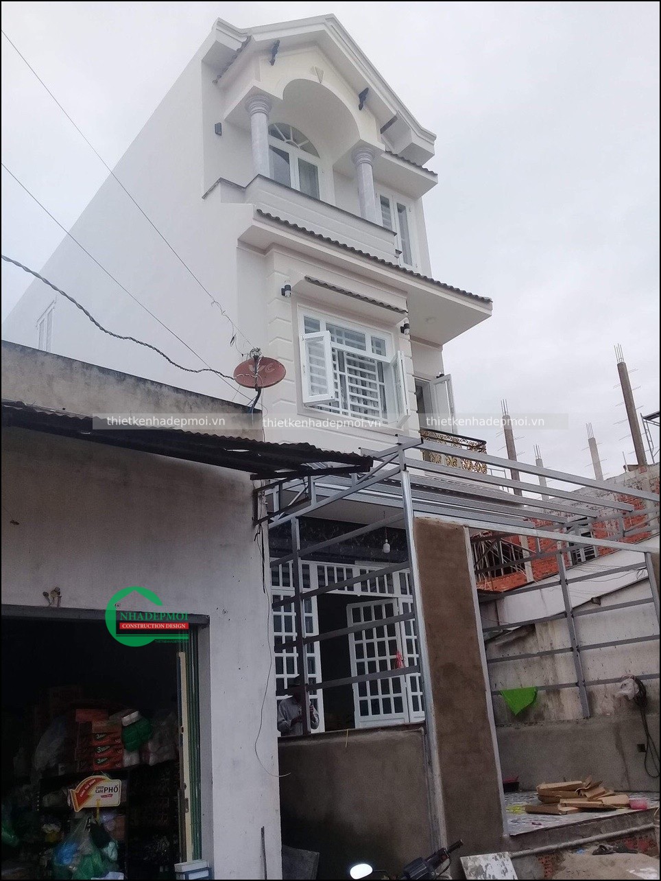 nhà phố mái thái