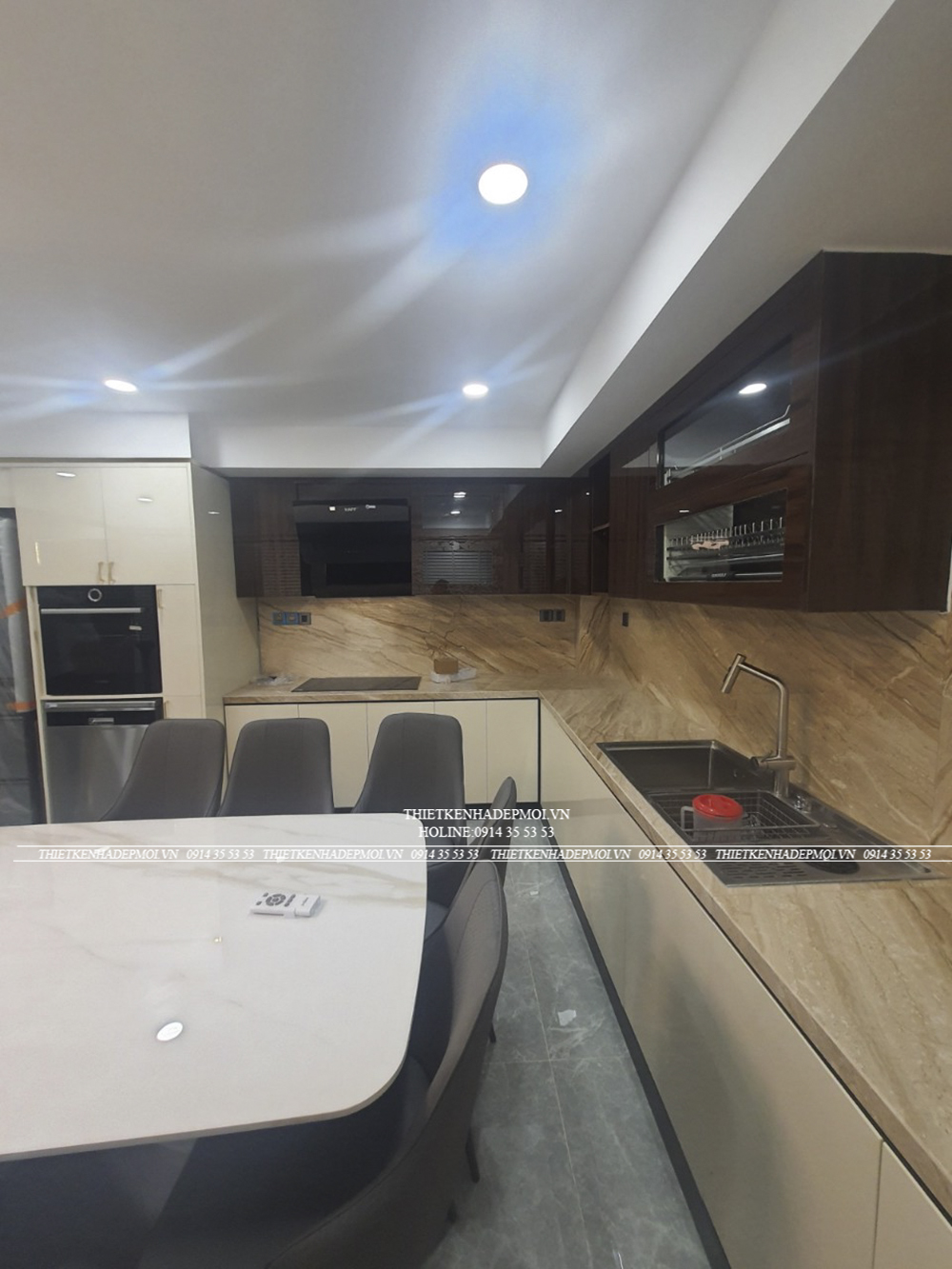 Hình ảnh thi công thực tế nhà phố hiện đại 5 tầng đẹp mắt tại thủ đức