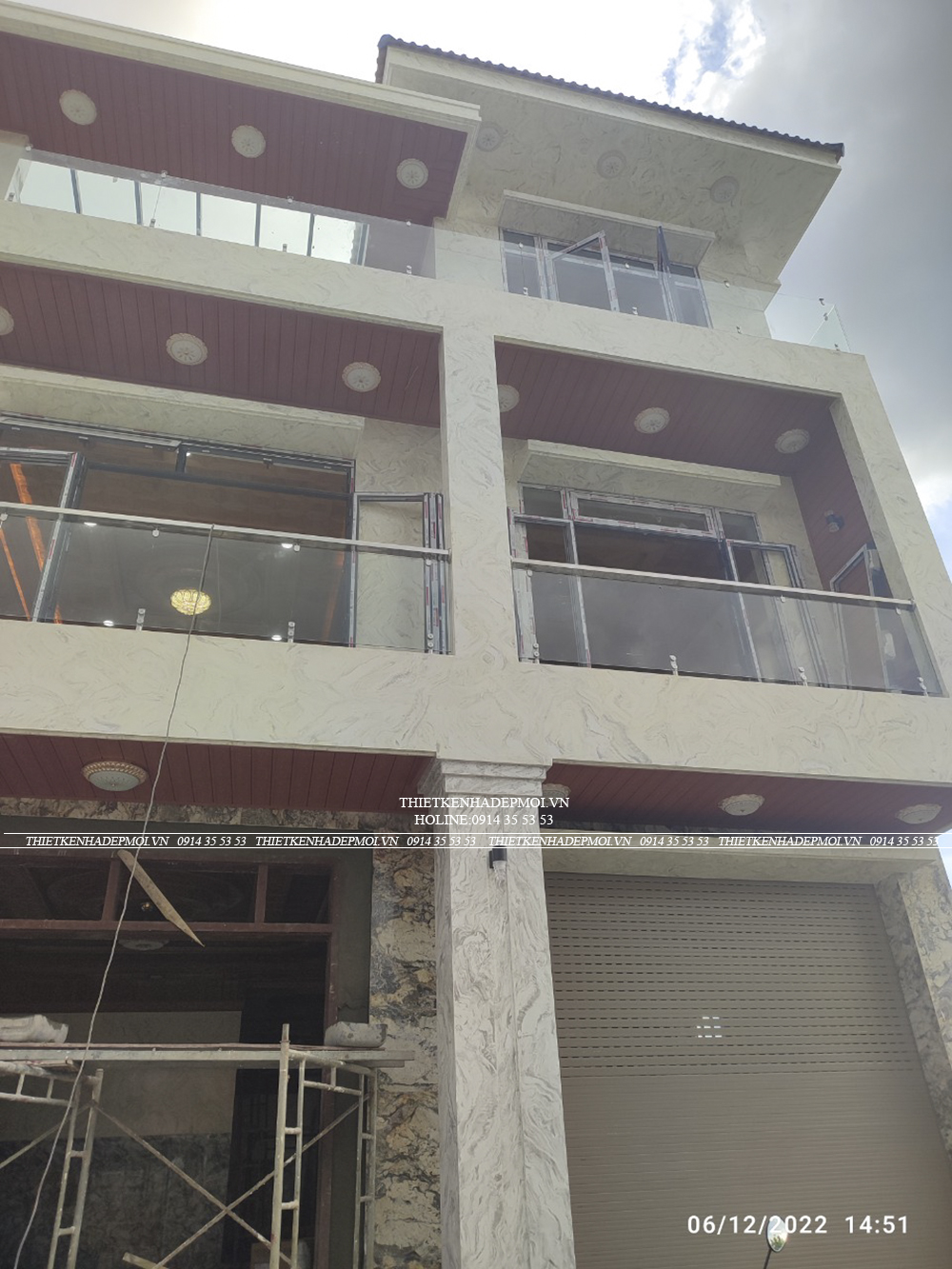 Hình ảnh thi công thực tế biệt thự mái thái của chú thấn - bình phước