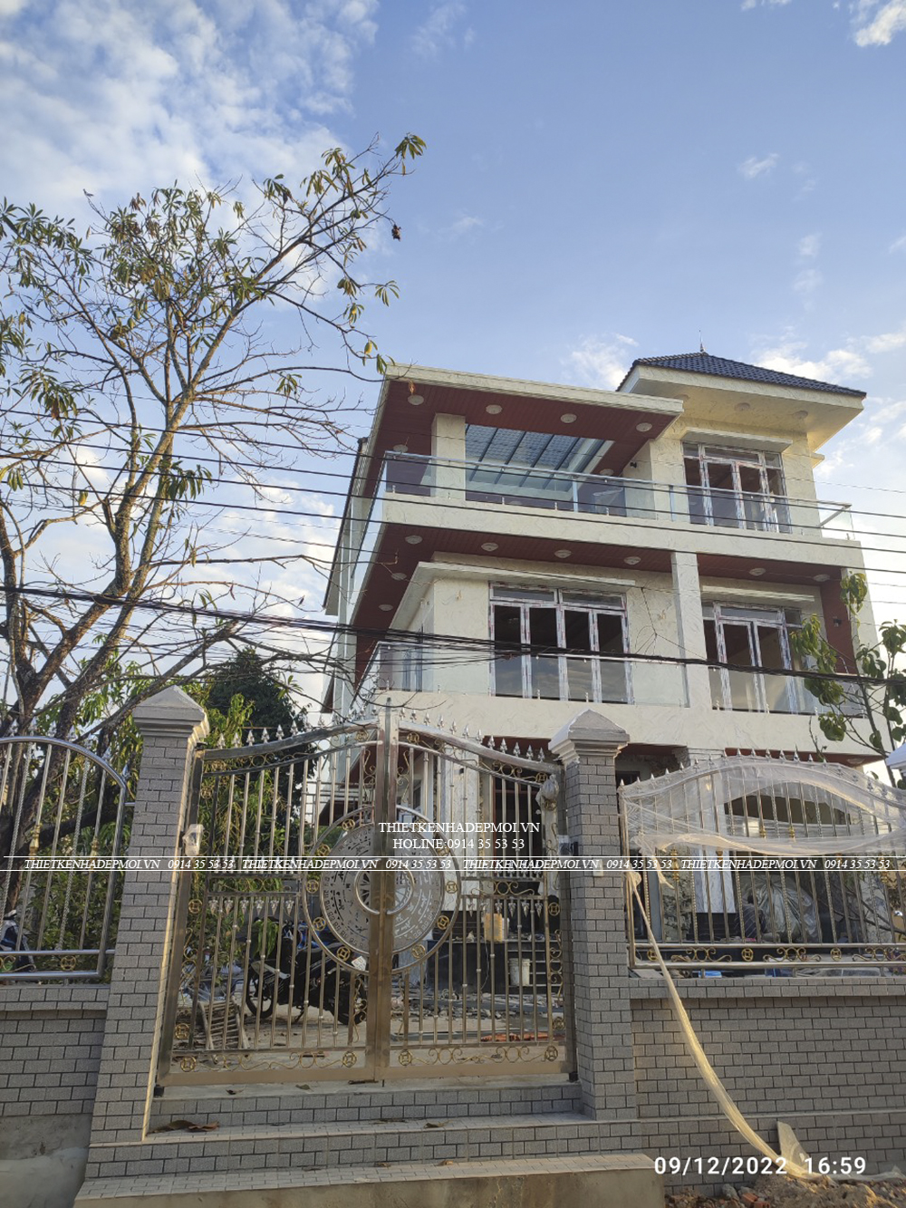 Hình ảnh thi công thực tế biệt thự mái thái của chú thấn - bình phước